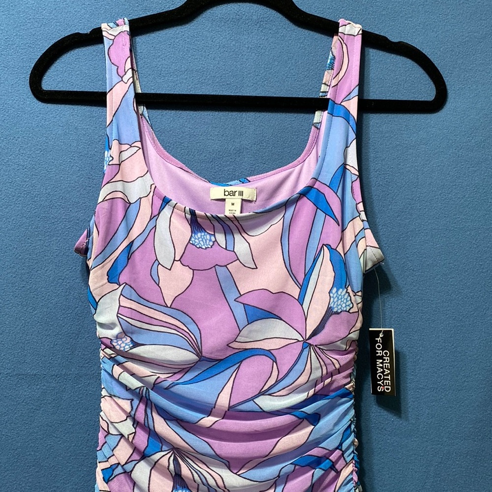 New very summery and beautiful stretchable full lining midi dress size M